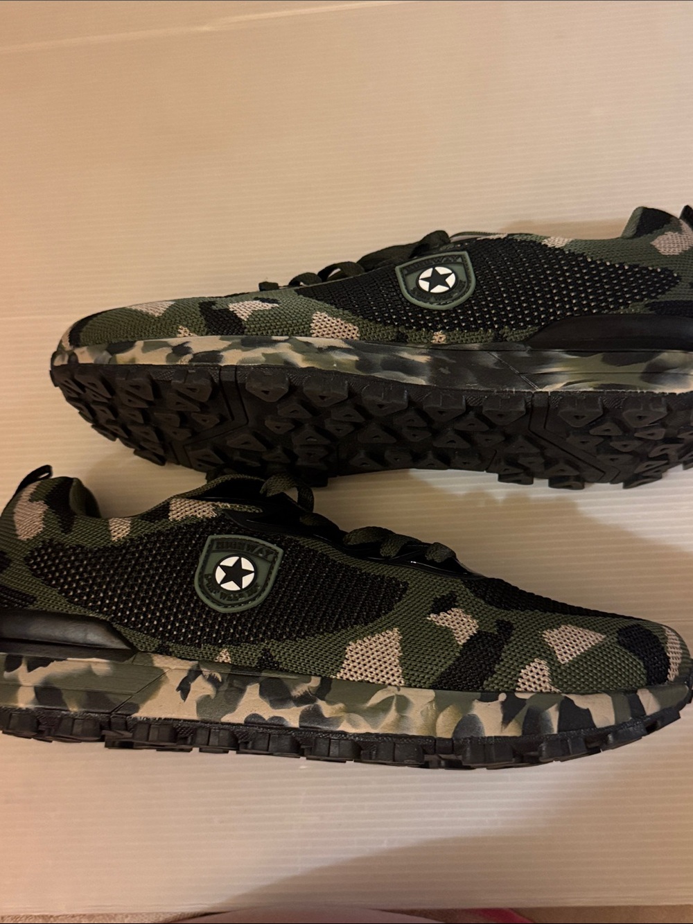 Men’s Lace-up Camouflage Athletic Sneakers - Picture 4 of 7